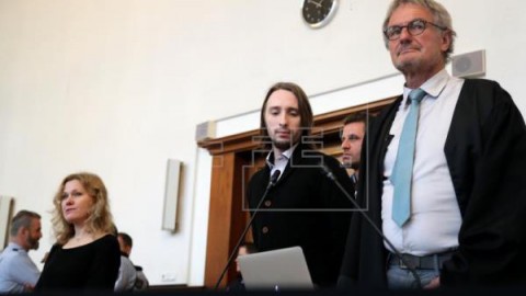 FÚTBOL ALEMANIA El fiscal pide prisión perpetua para el acusado del atentado al autobús del Dortmund