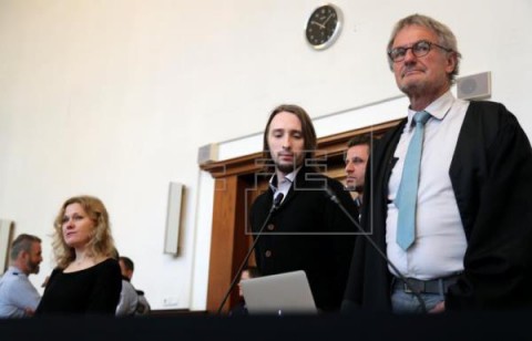 FÚTBOL ALEMANIA El fiscal pide prisión perpetua para el acusado del atentado al autobús del Dortmund