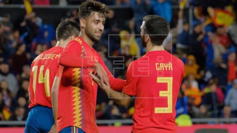 FÚTBOL AMISTOSO 1-0. Brais Méndez debuta con gol y saca del atasco a España