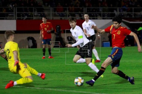 FÚTBOL AMISTOSO SUB 21 3-0. España gana con buenas sensaciones y dos goles de Soler y otro de Roca