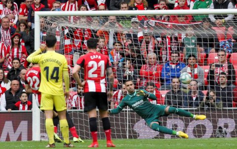 FÚTBOL ATHLETIC-VILLARREAL 1-0. Raúl García, de penalti, anima al Athletic para Granada