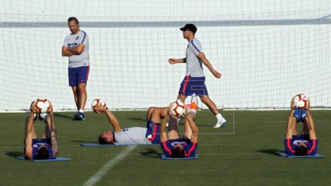FÚTBOL ATLÉTICO DE MADRID Simeone: `Filipe va a jugar, mi cabeza está solo en el Valencia`