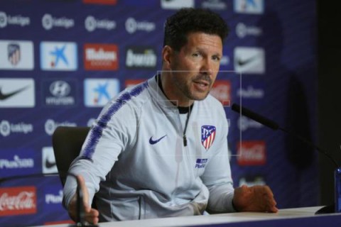 FÚTBOL ATLÉTICO DE MADRID Simeone: `Quiero que Diego Costa se quede, confío a muerte en él`