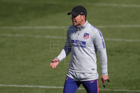FÚTBOL ATLÉTICO DE MADRID Simeone, sin Arias y a la espera de los internacionales