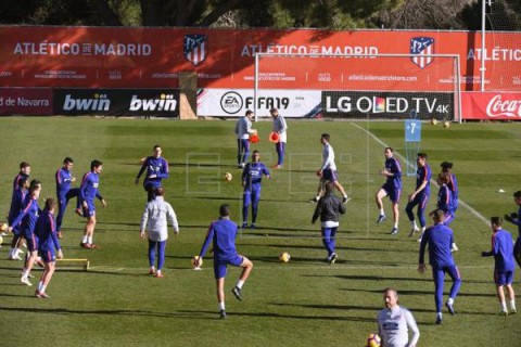 FÚTBOL ATLÉTICO DE MADRID-ALAVÉS Kalinic-Griezmann en ataque y Saúl de lateral en el once atlético