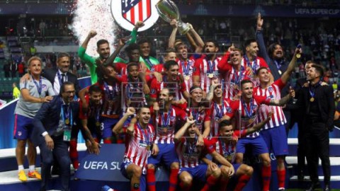 FÚTBOL ATLÉTICO DE MADRID – El Atlético festeja la Supercopa de Europa en una cena