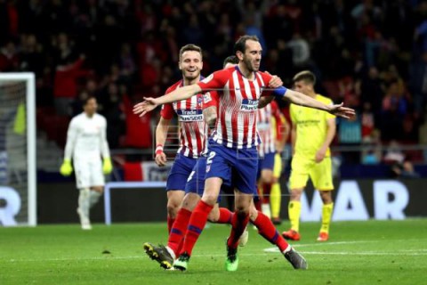 FÚTBOL ATLÉTICO DE MADRID-GIRONA 2-0. El VAR y Godín sostienen la fe del Atlético
