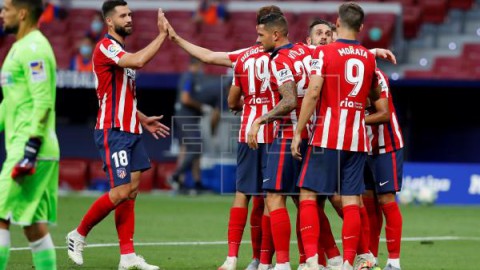 FÚTBOL ATLÉTICO MADRID Correa y Vrsaljko, únicos positivos; el Atlético viaja el martes a Lisboa