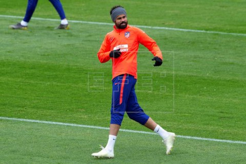 FÚTBOL ATLÉTICO MADRID Diego Costa ya corre sobre el césped