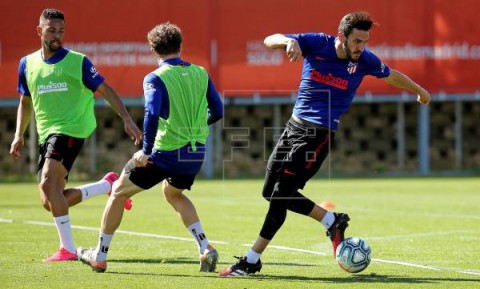 FÚTBOL ATLÉTICO MADRID Vuelta a los entrenamientos del Atlético con fuerza, balón y sin Vrsaljko