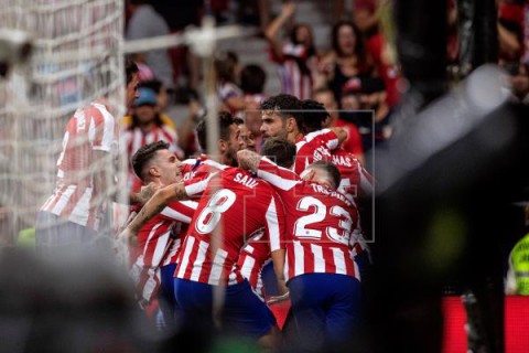 FÚTBOL ATLÉTICO MADRID-EIBAR 3-2. Remontada, épica y liderato del Atlético