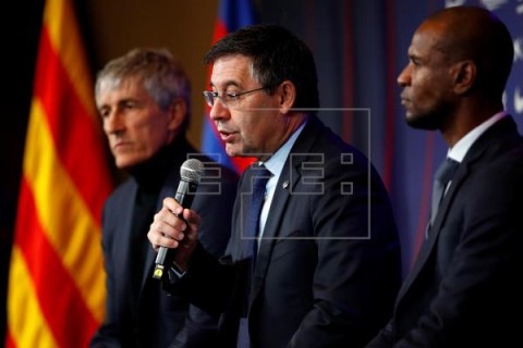 FÚTBOL BARCELONA Bartomeu podría destituir hoy mismo a Abidal