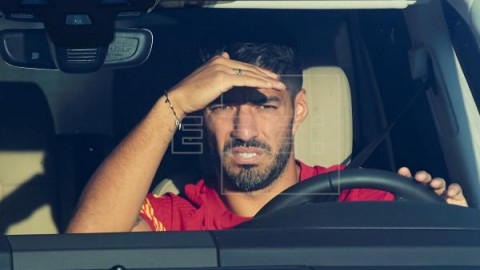 FÚTBOL BARCELONA La salida de Luis Suárez del Barça se complica