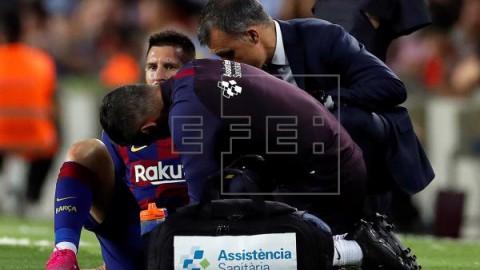 FÚTBOL BARCELONA Messi sufre una elongación del adductor de la pierna izquierda