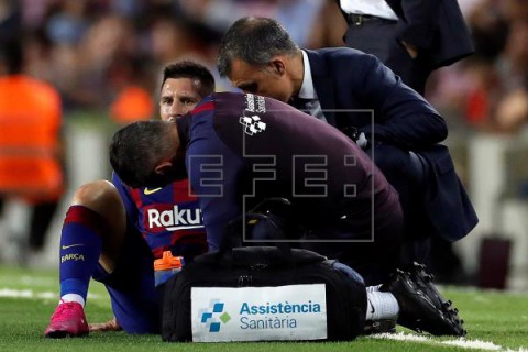 FÚTBOL BARCELONA Messi sufre una elongación del adductor de la pierna izquierda
