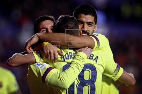 FÚTBOL BARCELONA Messi y Luis Suárez ya suman 25 goles, más que dieciséis equipos de LaLiga