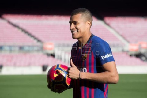 FUTBOL BARCELONA Murillo agradece que se le abra `la puerta más grande del mundo del fútbol`