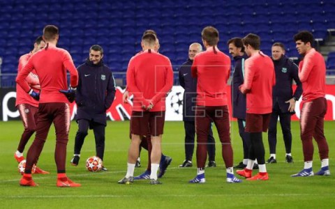 FÚTBOL BARCELONA Trabajo específico para Arthur y Cillessen en una sesión de recuperación