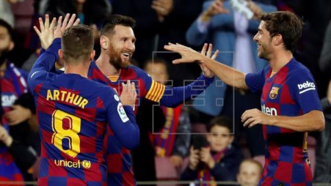 FÚTBOL BARCELONA-CELTA 4-1. Messi decide con un triplete a balón parado
