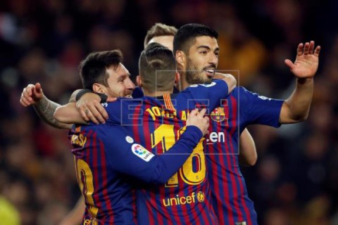 FÚTBOL BARCELONA-EIBAR 3-0. Victoria sin brillo del líder para cerrar la primera vuelta