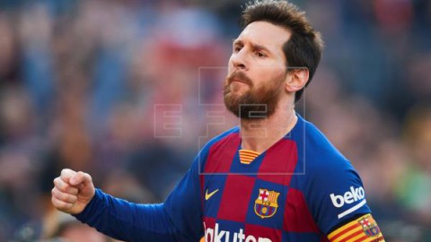 FÚTBOL BARCELONA-EIBAR 5-0. Messi contrapesa con un póquer protestas del Camp Nou contra Bartomeu