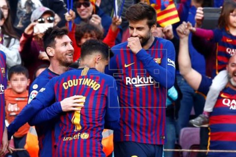 FÚTBOL BARCELONA-ESPANYOL 2-0. Messi resuelve el derbi en veinte minutos