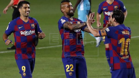 FÚTBOL BARCELONA-LEGANÉS 2-0. Ansu despierta al Barça y Messi remata un mal partido
