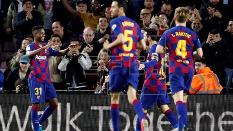 FÚTBOL BARCELONA-LEVANTE 2-0. La conexión Messi-Ansu da ventaja al Barcelona al descanso