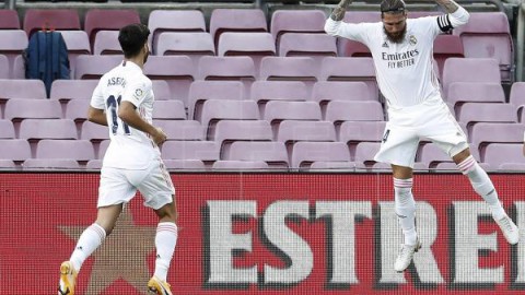 FÚTBOL BARCELONA-REAL MADRID 1-3. El Real Madrid resurge en el clásico más atípico