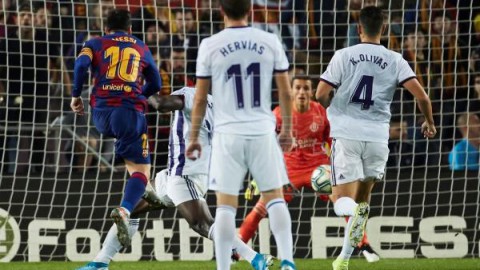 FÚTBOL BARCELONA-VALLADOLID 5-1. Messi devuelve al Barça el liderato