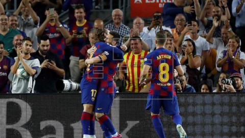 FÚTBOL BARCELONA-VILLARREAL 2-1. El Barcelona se reencuentra con el triunfo ante el Villarreal