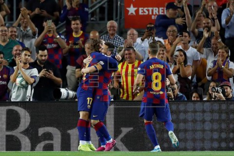 FÚTBOL BARCELONA-VILLARREAL 2-1. Un Barça deprimido salva los muebles en el Camp Nou