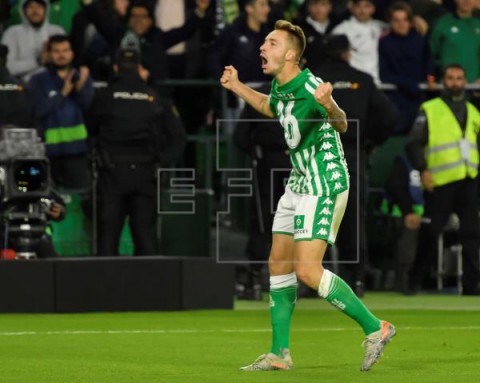 FÚTBOL BETIS El delantero Loren da positivo por covid-19 en las pruebas PCR