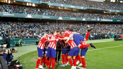 FÚTBOL BETIS-ATLÉTICO MADRID 1-2. Correa devuelve la sonrisa al Atlético