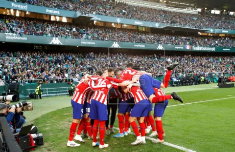 FÚTBOL BETIS-ATLÉTICO MADRID 1-2. Correa devuelve la sonrisa al Atlético