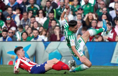 FÚTBOL BETIS-ATLÉTICO MADRID El Atlético vuelve a sonreír como visitante tres meses después (1-2)