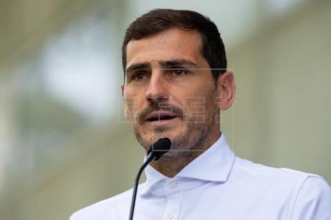 FÚTBOL CASILLAS Iker Casillas aclara que aún no ha decidido su retirada