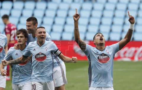 FÚTBOL CELTA-ALAVÉS 6-0. El Celta recupera la puntería y firma una contundente goleada