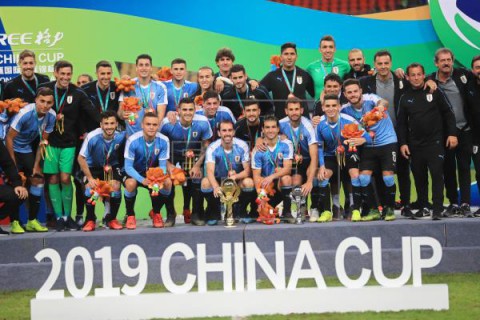 FÚTBOL CHINA China aprueba tope salarial de 3 millones de euros para futbolistas foráneos