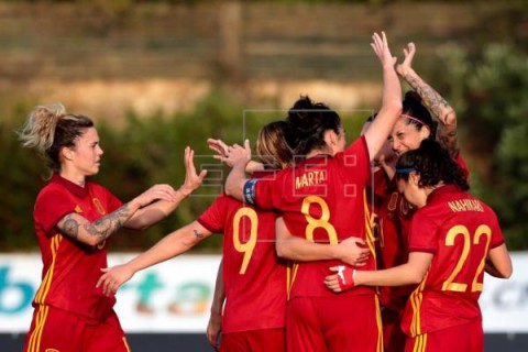 FÚTBOL COPA ALGARVE 2-0. Jenni Hermoso sella el triunfo de la selección española en su debut
