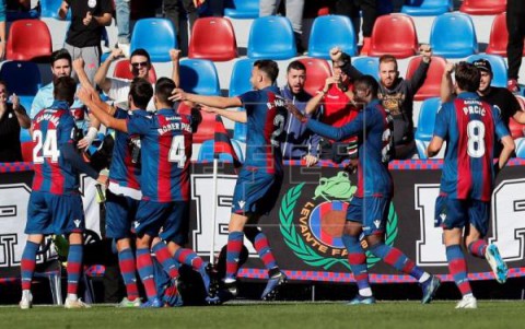 FUTBOL COPA DEL REY 2-0. El Levante sufre hasta el final para derrotar a un peligroso Lugo