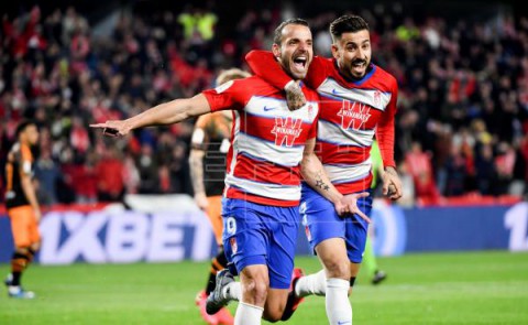 FÚTBOL COPA DEL REY GRANADA-VALENCIA Empate (1-1) en el Nuevo Los Cármenes tras una frenética primera parte