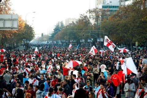 FÚTBOL COPA LIBERTADORES  Mañana tranquila en las `fan zon` de River y Boca