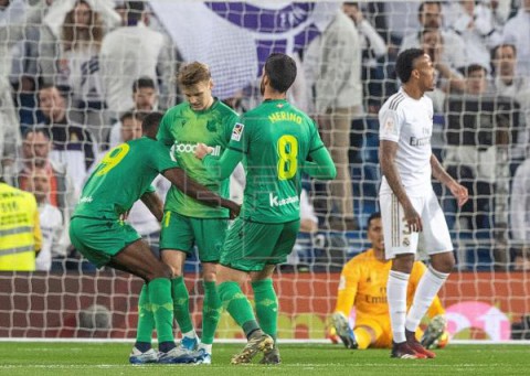 FÚTBOL COPA REY 0-1. Odegaard da ventaja a la Real Sociedad al descanso frente a `su` Madrid