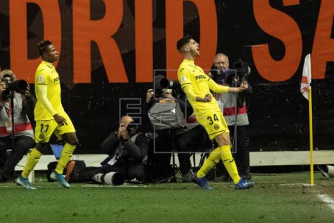 FÚTBOL COPA REY 0-2. Fer Niño y Cazorla llegan a tiempo para doblegar al Rayo