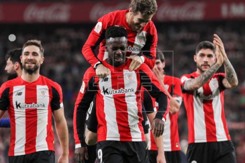 FÚTBOL COPA REY 1-0. Unai Simón frena al Barça y Williams lo ejecuta en el añadido