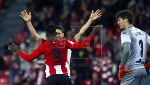 FÚTBOL COPA REY 4-0. Aduriz lidera una goleada balsámica del Athletic