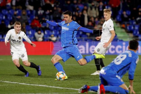 FÚTBOL COPA REY: GETAFE-VALENCIA 1-0. Jorge Molina golpea al Valencia