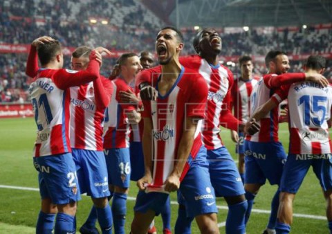 FÚTBOL COPA SPORTING VALENCIA  2-1. El Sporting pone al Valencia contra las cuerdas