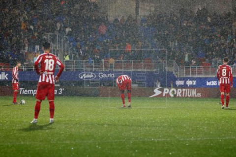 FÚTBOL EIBAR-ATLÉTICO DE MADRID 2-0. El Atlético naufraga en Eibar